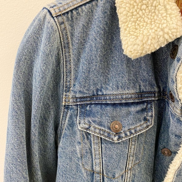 Levi's Original Sherpa Trucker Jacket - Picture 2 of 7